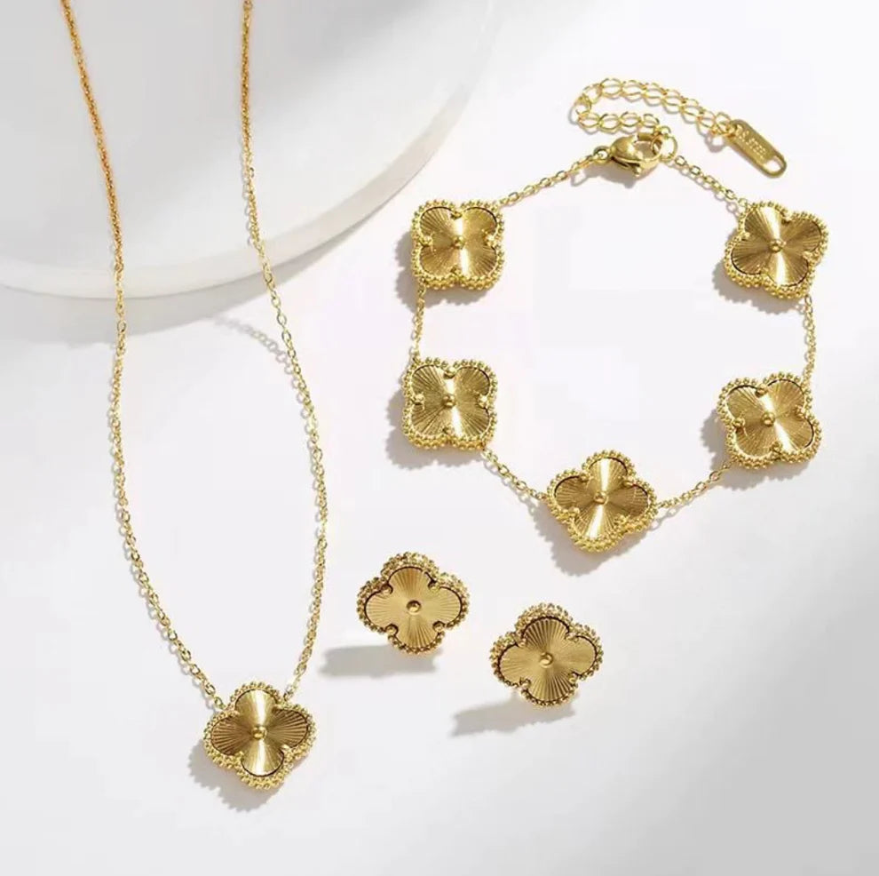 Golden Clover Jewelry Set